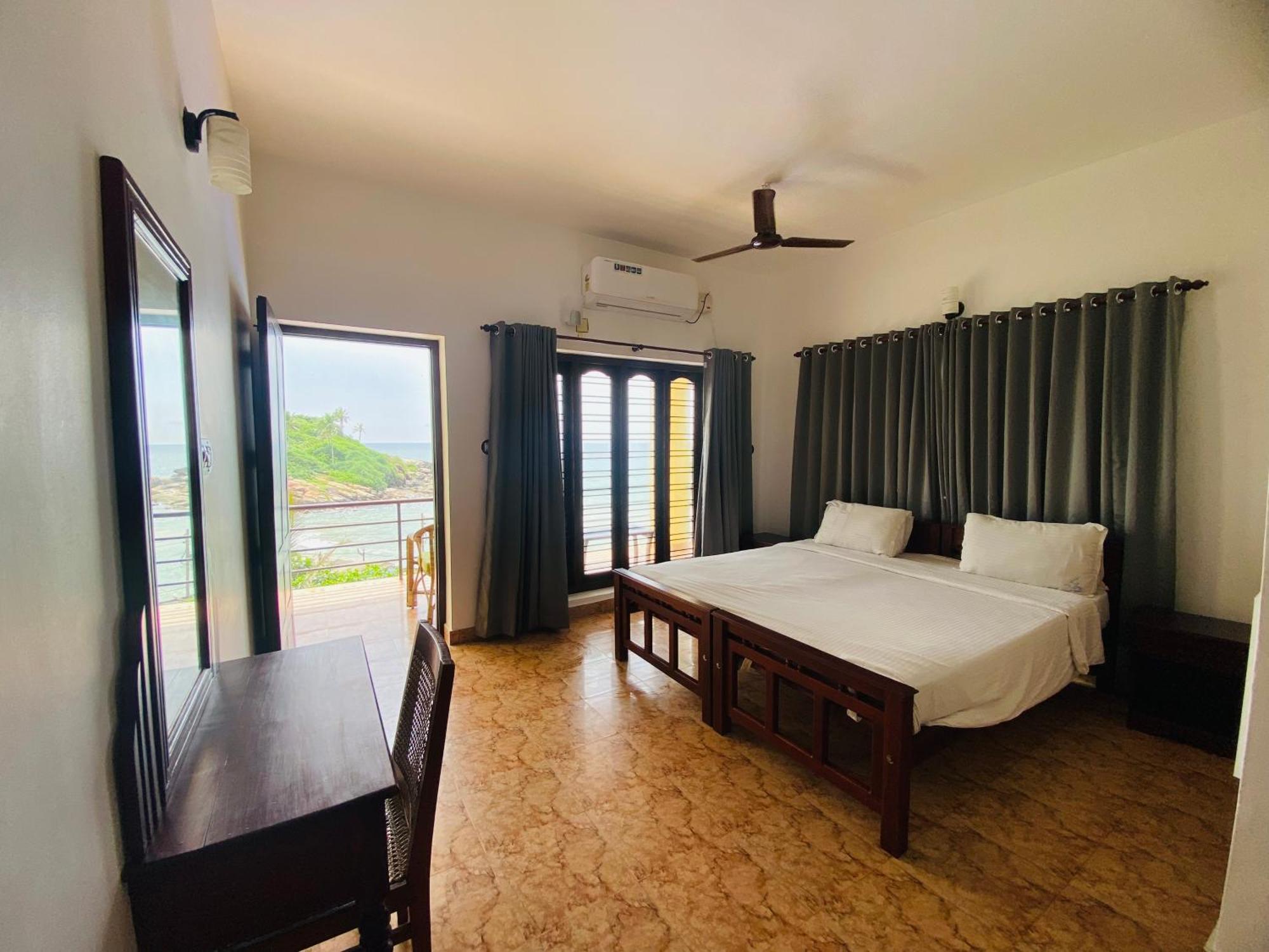 Karma Beach Resort Kovalam Buitenkant foto